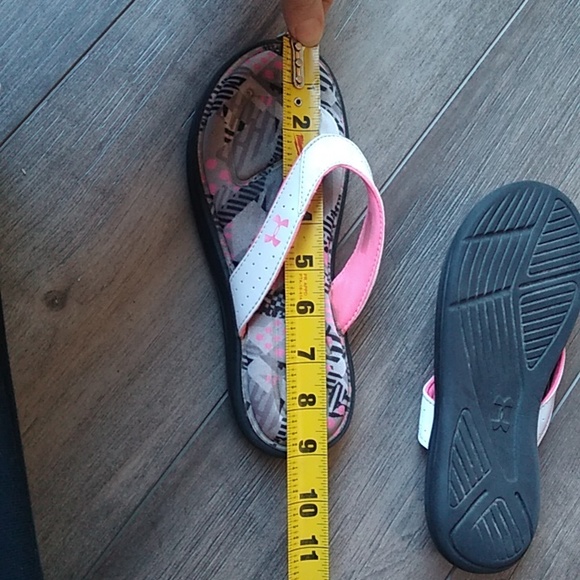 Under Armor Cushioned Flip Flops - Picture 8 of 8